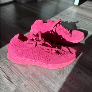 NOBULL Women's Neon Pink reflective knit runners size 8.5